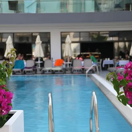 Garden & Szálloda 5*